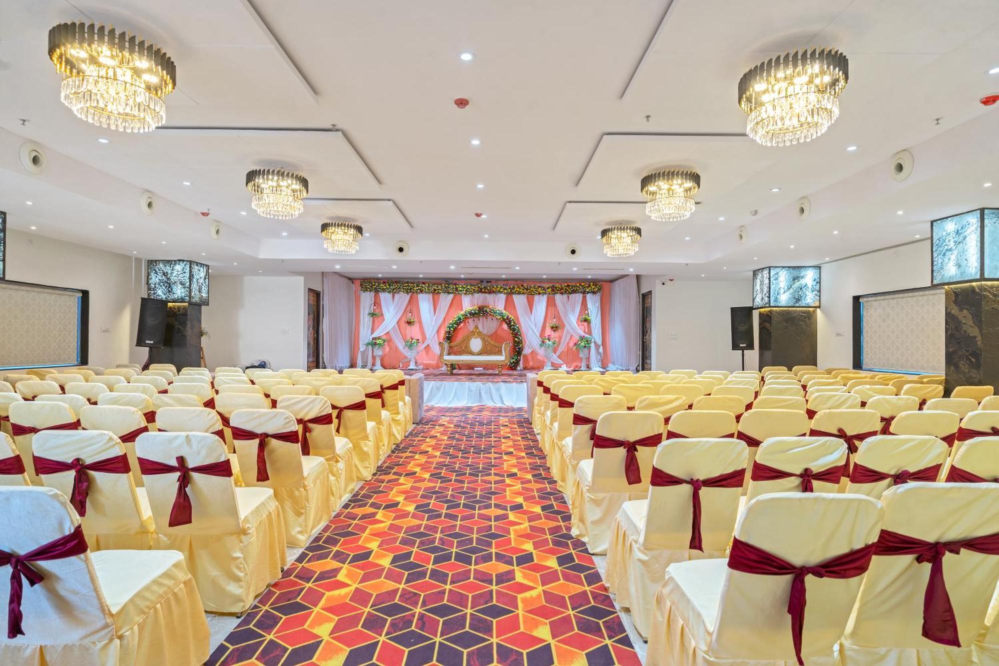 Hotel Sky Land Khammam Dış mekan fotoğraf
